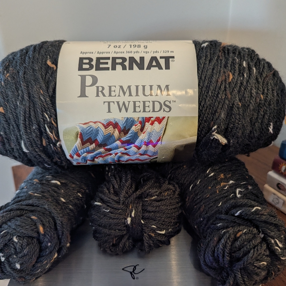 Bernat Premium Tweeds Yarn Lot, Aran Black Tweed Speckled Yarn 401g